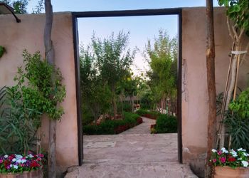 استراحة بمسطح اخضر ومجالس