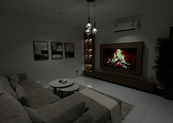 شقة بصالة أنيقة وتصميم هادئ 