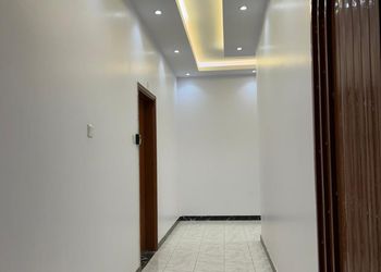 استديو بأثاث مريح وبسيط 