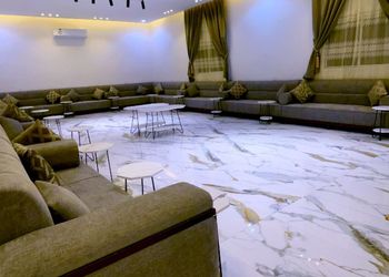 استراحة بجلسة خارجية ومسطح اخضر