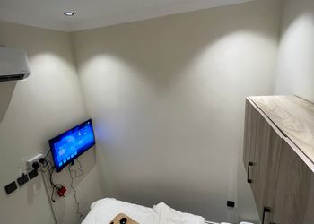 استديو باثاث مريح وبسيط