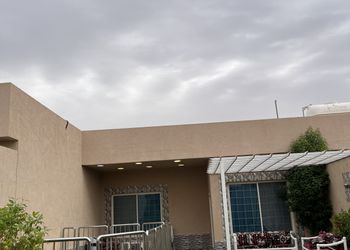 شاليه بمسبح خارجي وجلسة خارجية