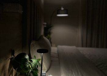 استديو بأثاث مريح وبسيط 