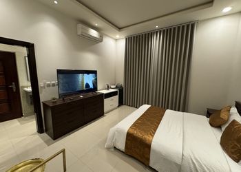 استديو هادئ بسرير ماستر