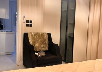 استديو بسرير ماستر وأثاث مريح 