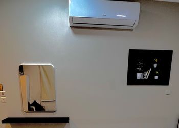 شقة بصالة انيقة وثلاث غرف نوم
