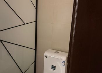 استديو بأثاث مريح وبسيط 