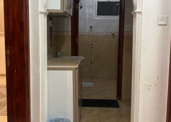 شقة بأثاث مريح وبسيط 
