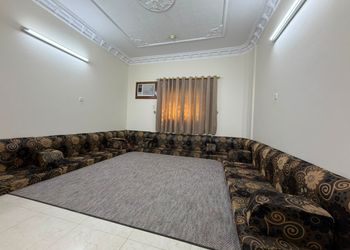 شقة بغرفتين نوم وصالة ومجلس 