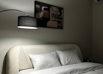 استديو بتصميم هادئ وسرير مريح