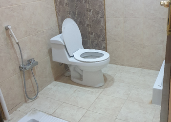 شقة بخمسة غرف نوم وصالة 
