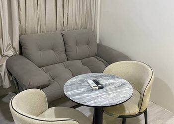 استديو بأثاث مريح وبسيط 