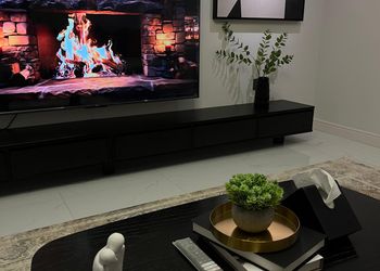 شقة بغرفة معيشة وغرفة نوم