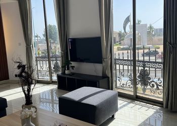 شقة بغرفة معيشة وغرفة نوم 