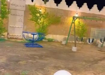 شاليه بطابع تراثي وجلسة خارجية 