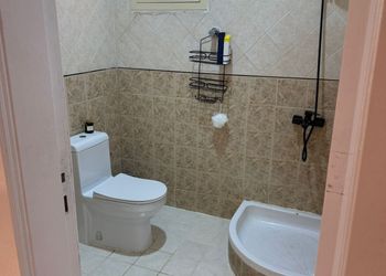 شقة بغرفة معيشة وغرفة نوم 