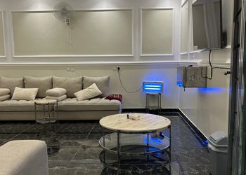 استراحة بجلسة خارجية ومسطح اخضر