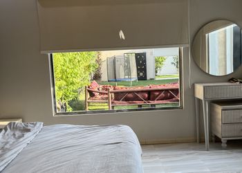 شاليه بألعاب أطفال و مسبح