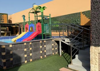 شاليه بغرفتين نوم و جلسة خارجية