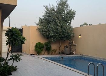 شاليه بمسبح و جلسة خارجية 