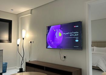 شقة بغرفة نوم وصالة مريحة 
