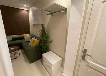 استديو بأثاث مريح وبسيط