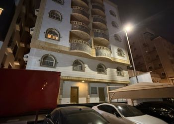 استديو بسرير ماستر وجلسة جانبية