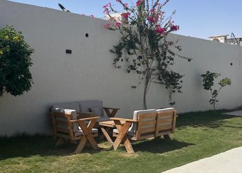 شاليه بغرفتين نوم و جلسة خارجية