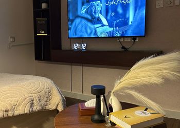 استديو بأثاث مريح وبسيط