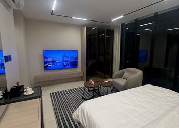 استديو هادئ بسرير ماستر