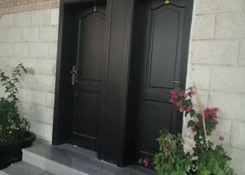 استديو بأثاث مريح وبسيط 