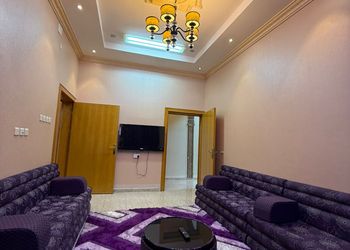 شقة بغرفة معيشة وغرفة نوم 