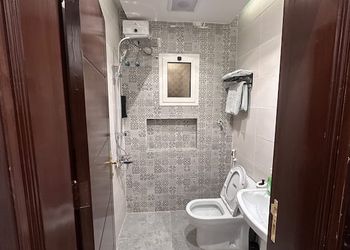 استديو بأثاث مريح وبسيط 