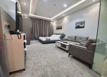 استديو بسرير ماستر وجلسة جانبية
