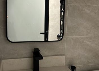 استديو بأثاث مريح وبسيط 