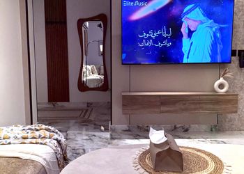 شقة بصالة أنيقة وغرفتين نوم 
