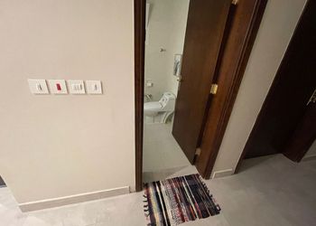 شقة بغرفة جلوس وغرفة نوم 