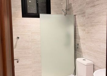 شقة بغرفة معيشة وغرفة نوم 
