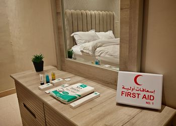 استديو بسرير ماستر وجلسة جانبية