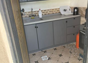 استراحة بمسطح اخضر ومجالس