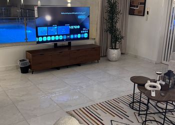 شاليه بمسطح اخضر و مسبح