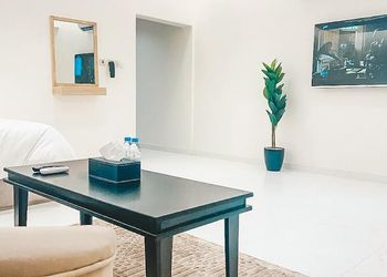 استديو بأثاث مريح وبسيط