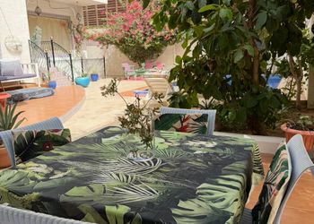 شاليه بقبو وإطلالة على المسبح 