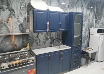 شاليه بمسطح اخضر ومسبح 