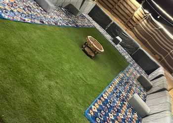 مخيم  بجلسة خارجية وبيت شعر 