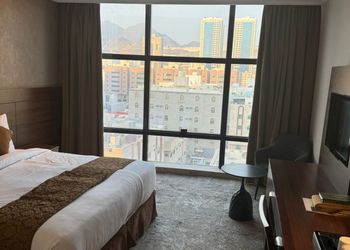 استديو بسرير ماستر وأثاث مريح 