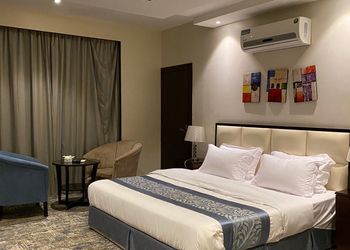 استديو بسرير ماستر وأثاث مريح 