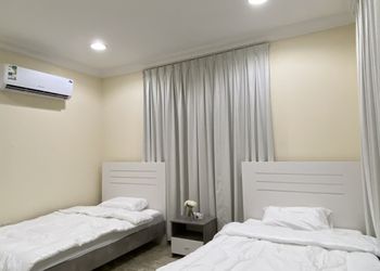 شقة بغرفة جلوس وغرفتين نوم 