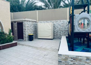 استراحة بمسطح اخضر والعاب اطفال