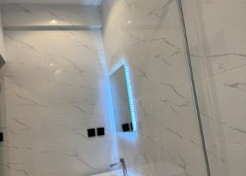 استديو بأثاث مريح وبسيط 